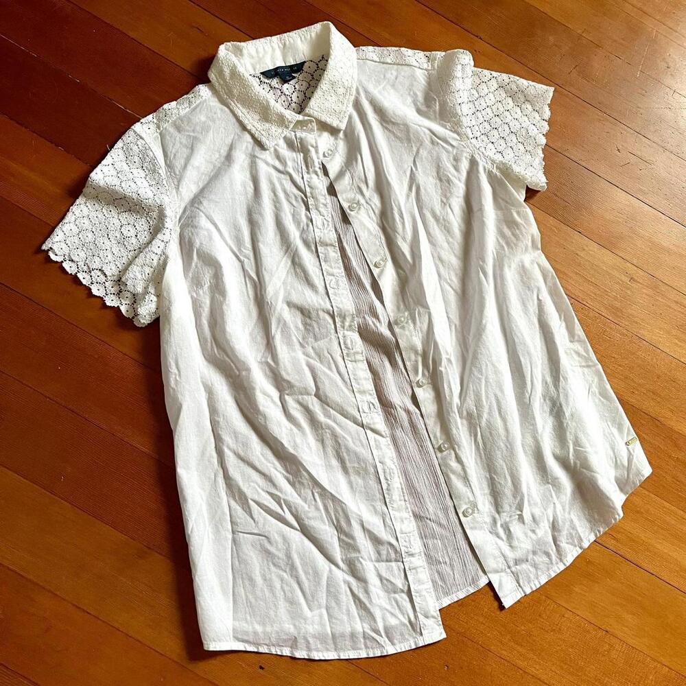 Tommy Hilfiger White Short Sleeved Blouse w/ Intricate Lace Top, Size Medium